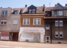 *VERKAUFT* Mehrfamilienhaus mit Ladenlokal, Schnäppchen für Handwerker *VERKAUFT*