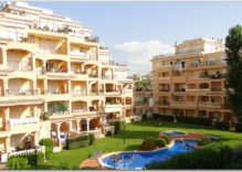 VERKAUFT! Apartment mit Blick auf den Pool in gepflegter Anlage in Sa Coma, Mallorca. VERKAUFT!