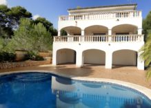 VERKAUFT! Luxushaus in TOP-Zustand mit Marmorböden, Doppelgarage und Pool. VERKAUFT!