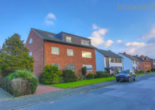 TOP WOHNUNG, TOP LAGE. Im 1. OG mit Balkon, Gartennutzung, Garage und klasse Aufteilung.