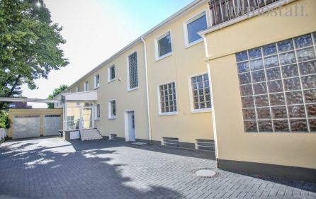 Seitenansicht mit Hof