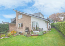 VERKAUFT — DIE SUCHE HAT EIN ENDE: Doppelhaushälfte mit Einliegerwohnung in gefragter Lage. — VERKAUFT