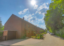 VERKAUFT — Schönes Reiheneckhaus mit Einzelgarage & großem Garten zu verkaufen! — VERKAUFT