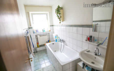 Badezimmer Wohnung EG links