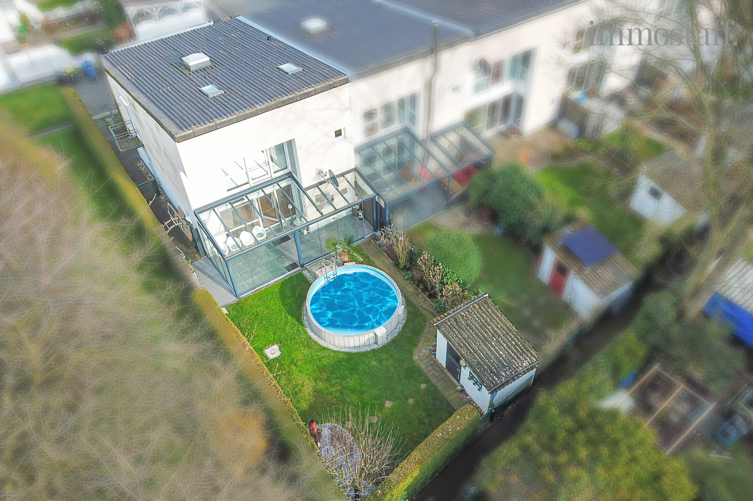 VERKAUFT! - REIHENENDHAUS MIT POOL & GLAS-WINTERGARTEN! In ruhiger, grüner Sackgassenlage zu verkaufen. - VERKAUFT!