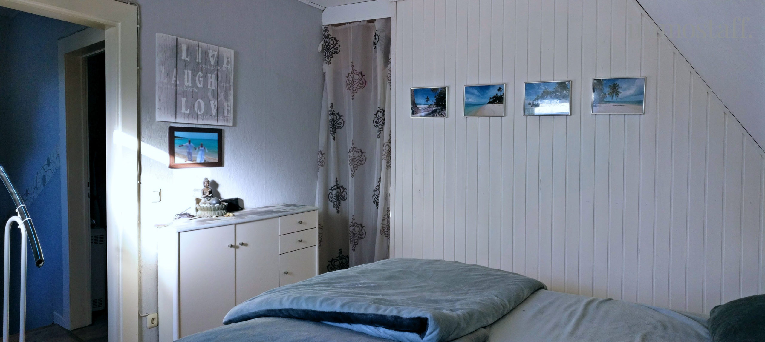 Schlafzimmer mit begehbaren Kleiderschrank im OG